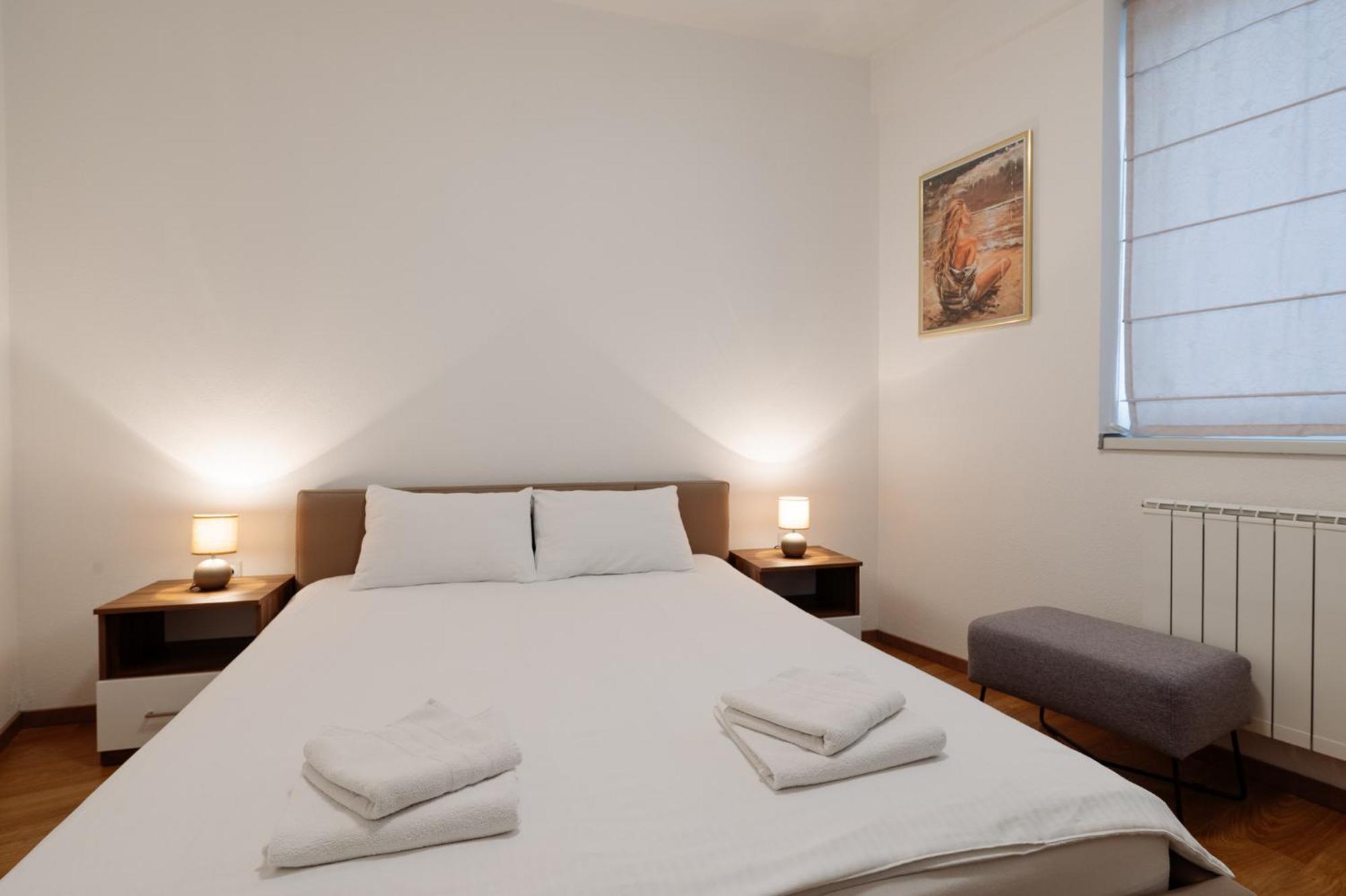 Apartman Square Trg 普里耶多尔 外观 照片