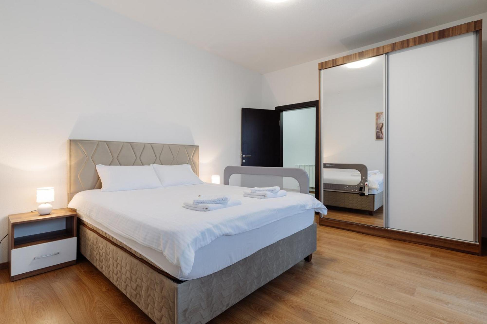 Apartman Square Trg 普里耶多尔 外观 照片